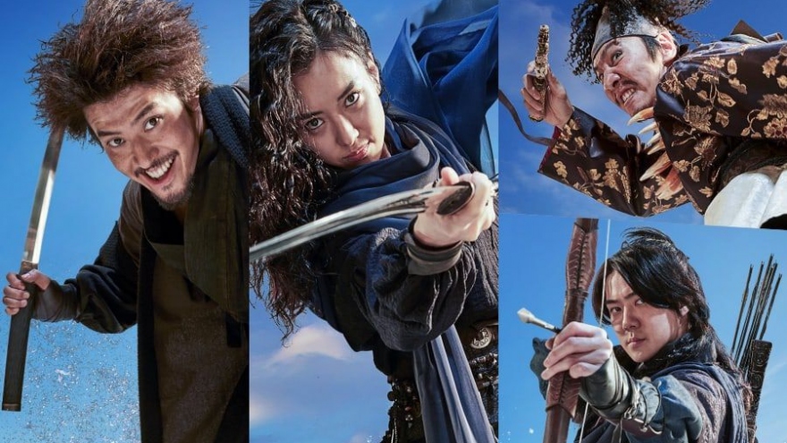 "The Pirates 2" của Lee Kwang Soo, Kang Ha Neul thống trị phòng vé Hàn Quốc dịp Tết